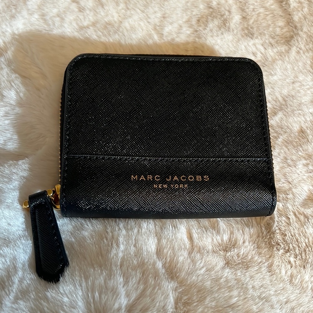 Black marc jacobs zippy wallet